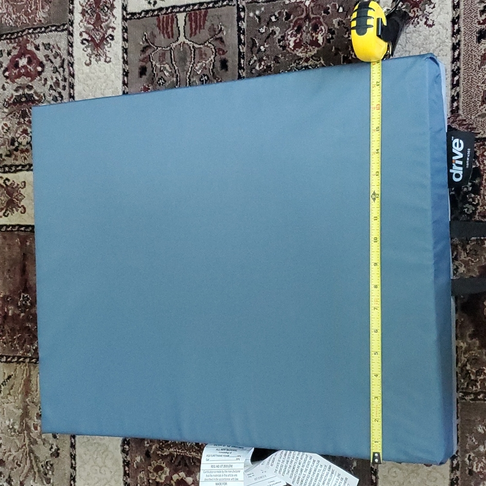 NWOT Gel Wheelchair Seat Cushion, 18" x 22" x 3"
